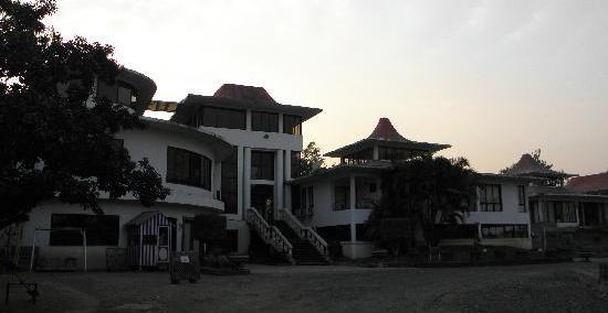 Ambrosia Resorts And Spa Poona Buitenkant foto